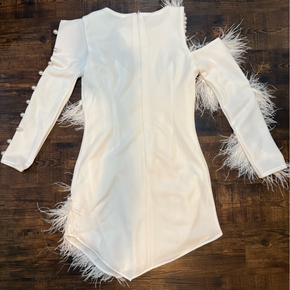 Dejzi White Feathered Long Sleeve Dress - Picture 8 of 9